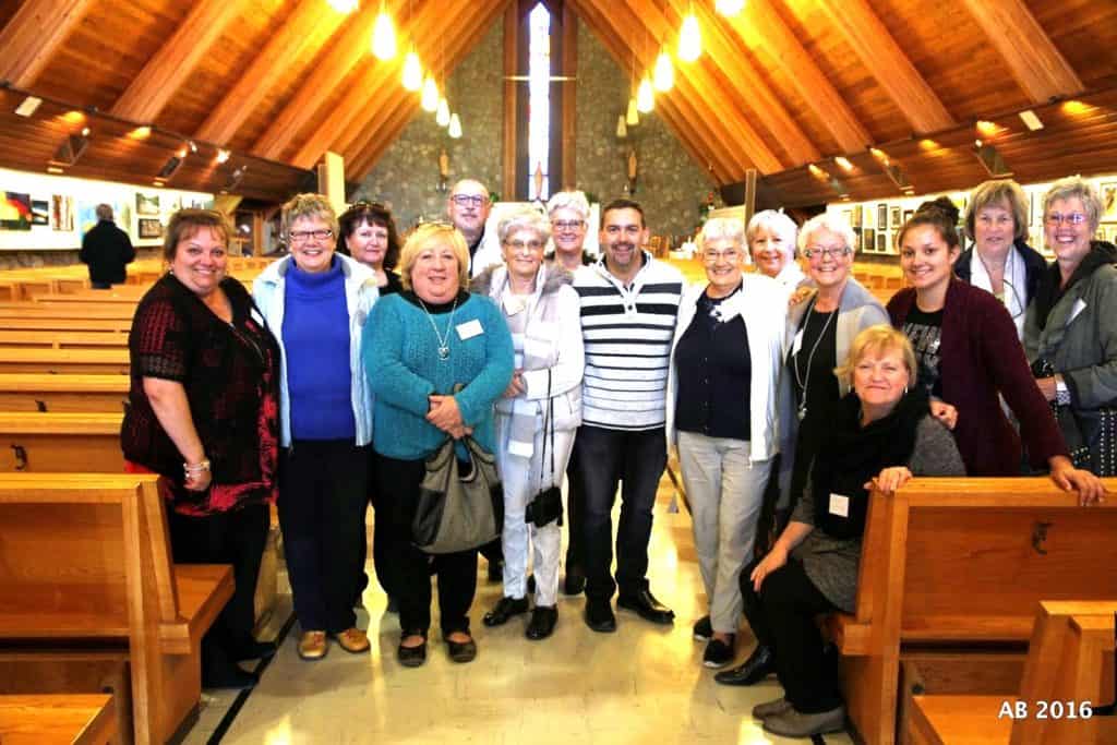 Le maire de Saint-Donat, Joé Deslauriers, n'a pas manqué de visiter la dernière exposition du groupe Art Boréal. - Photo gracieuseté
