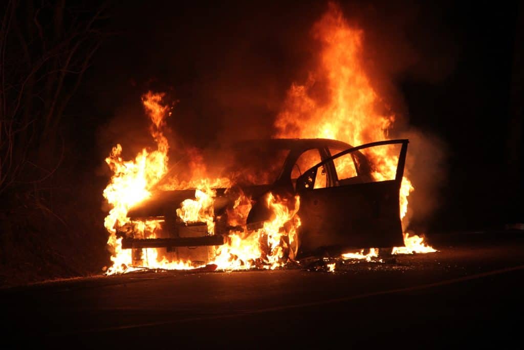 Une auto prend feu à Val-David