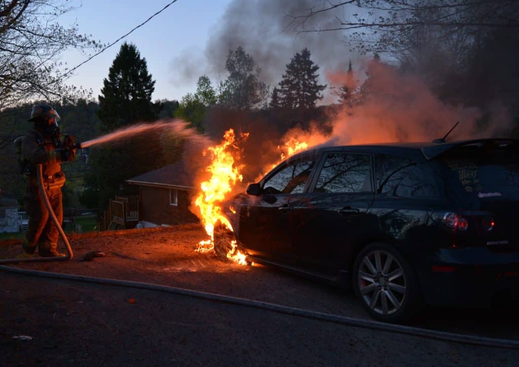 Véhicule en flammes à Sainte-Agathe