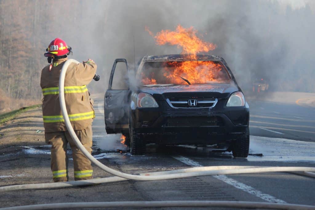 Il prend en feu en pleine autoroute