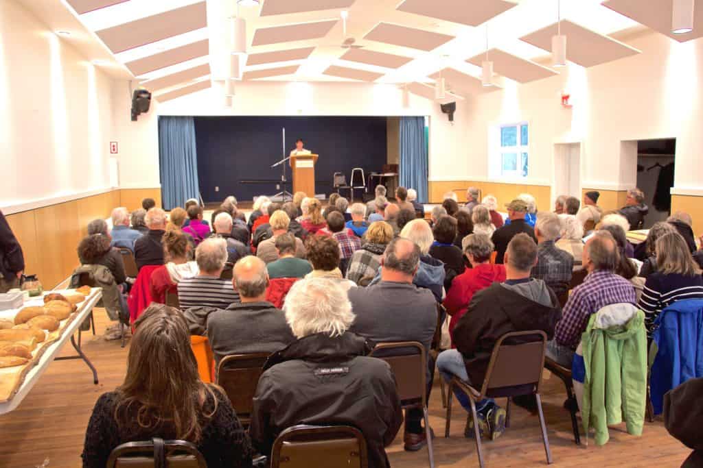 Une salle comble pour Claude Béland et Jonathan Durand-Folco