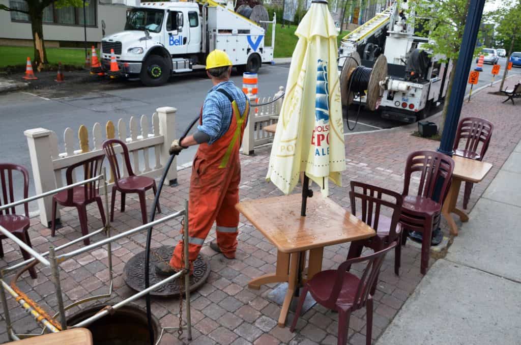 Installation d’un câble de fibre optique sous la rue Principale