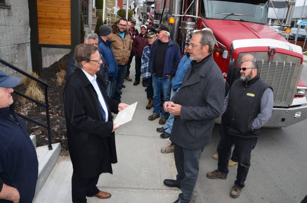 Les camionneurs artisans veulent sauver leur gagne-pain