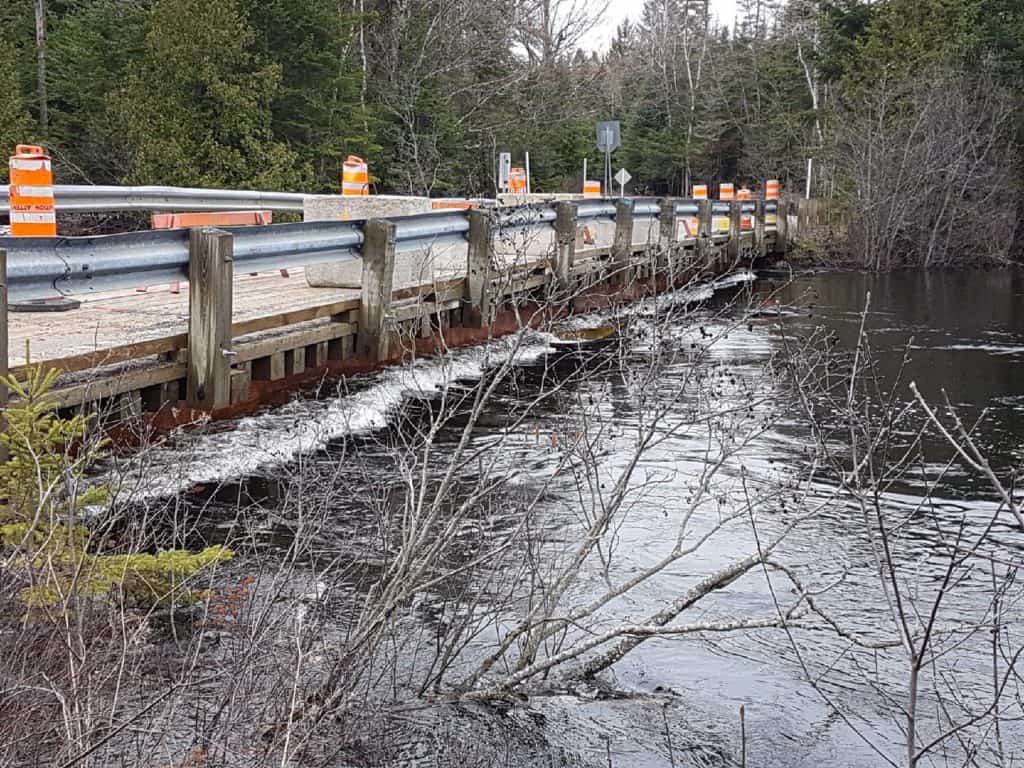 Le pont du Chemin de Château-Bleu reste fermé