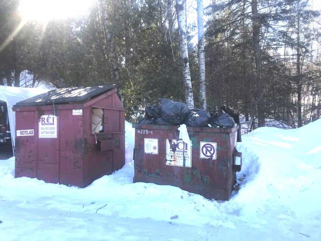 Des poubelles débordent à Sainte-Agathe