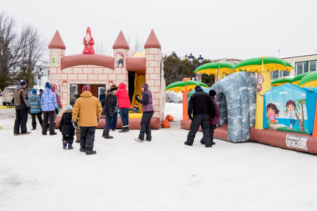 Baseball sur le lac, Bal masqué sur glace et disco sur patins