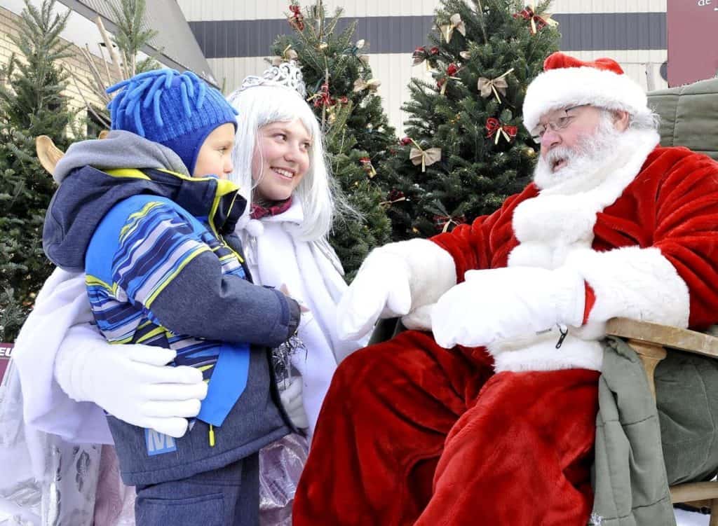 Le Père Noël et la Fée des Étoiles attendent les enfants!