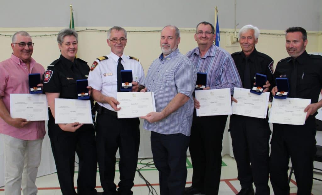 Six pompiers reçoivent la Médaille du Gouverneur