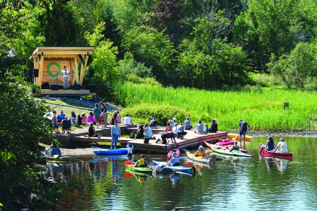 Les spectacles sur le quai sont populaires