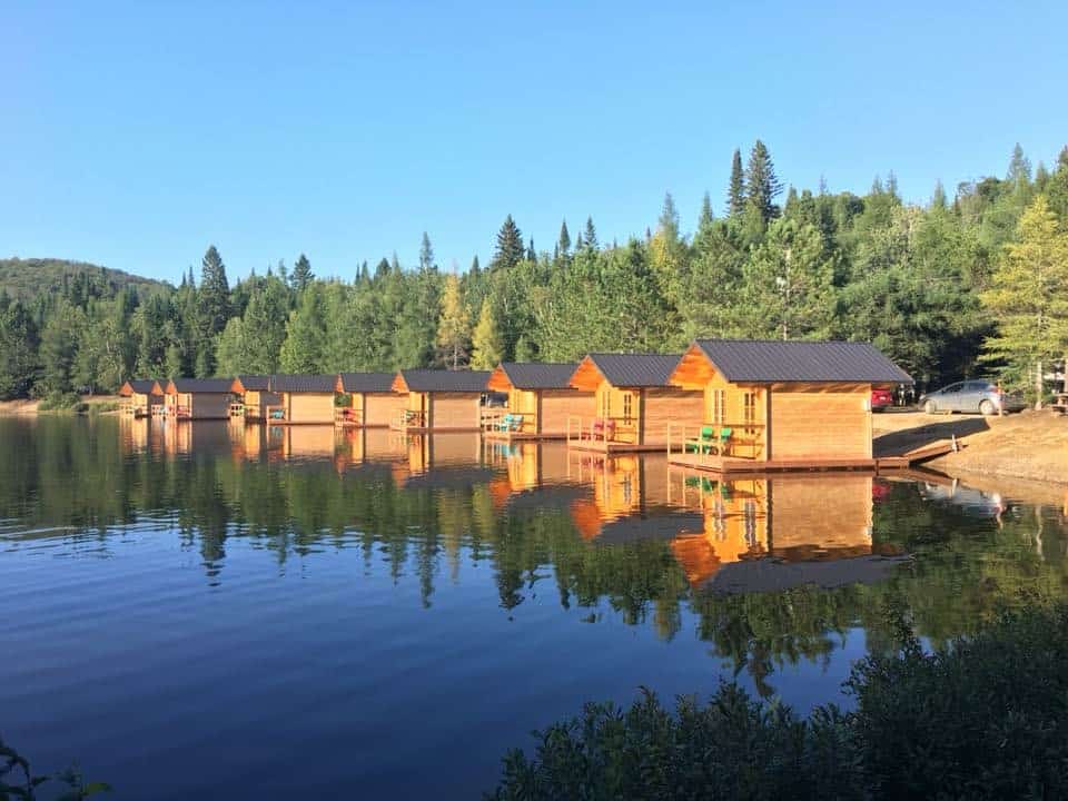L'Expérience Boréale comprend 329 sites de camping et 75 prêt-à-camper dont les originales cabines flottantes. - Photo gracieuseté