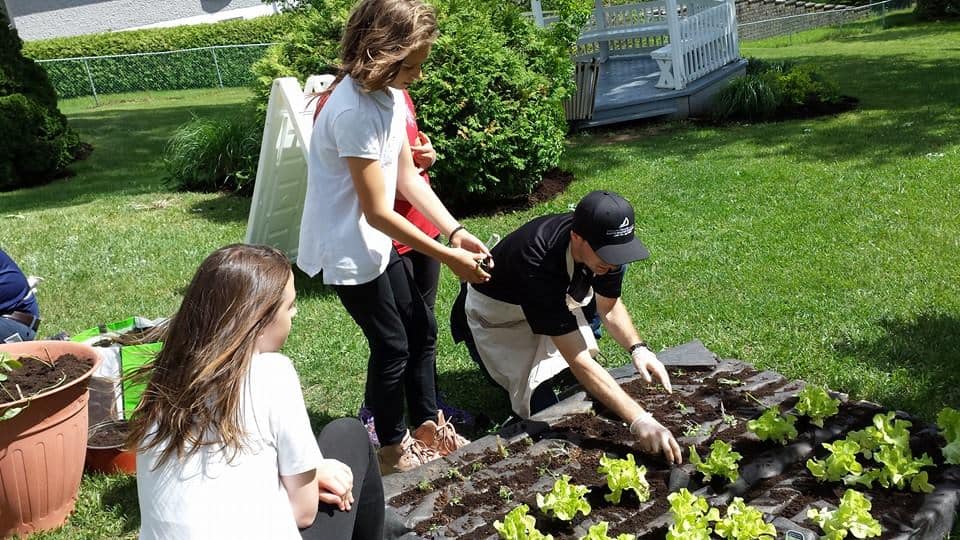 Des voleurs brisent le cœur d’une centaine d’élèves