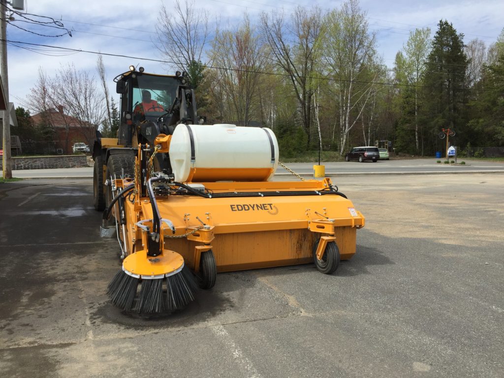 Un nouveau balai de rue à St-Donat