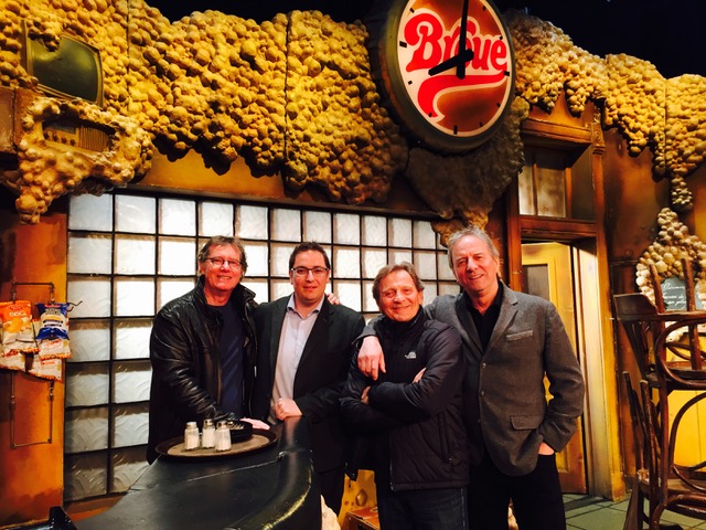 Marc Messier, Marcel Gauthier et Michel Côté en compagnie d'Alexandre Gélinas, directeur du Patriote. - Photo Gracieuseté - Le Patriote