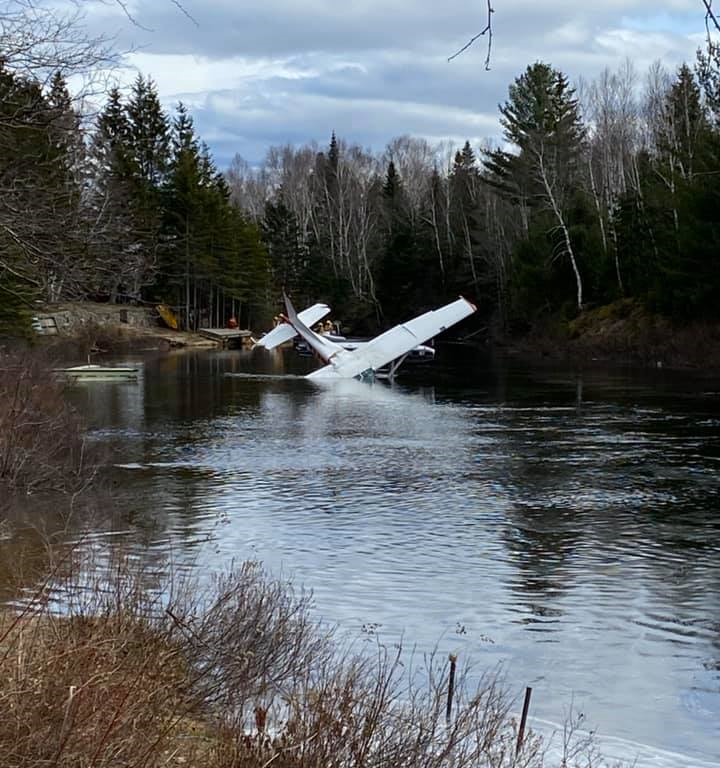 Un hydravion s’abîme dans la rivière