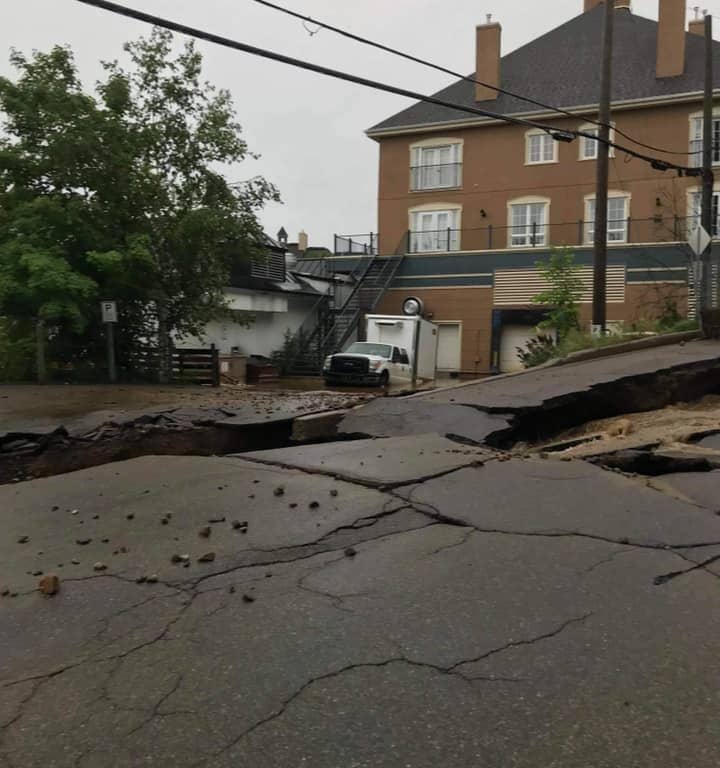 Les fortes pluies provoquent des fermetures de routes