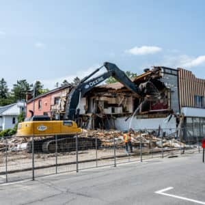 La pelle mécanique à l’œuvre. (Photo L’info du Nord – André Chevrier)