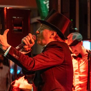 L'événement célébrant les entreprises et organismes de la Chambre de commerce et de tourisme de Sainte-Adèle s'est tenu sous le thème du burlesque cette année (Photo André Chevrier)