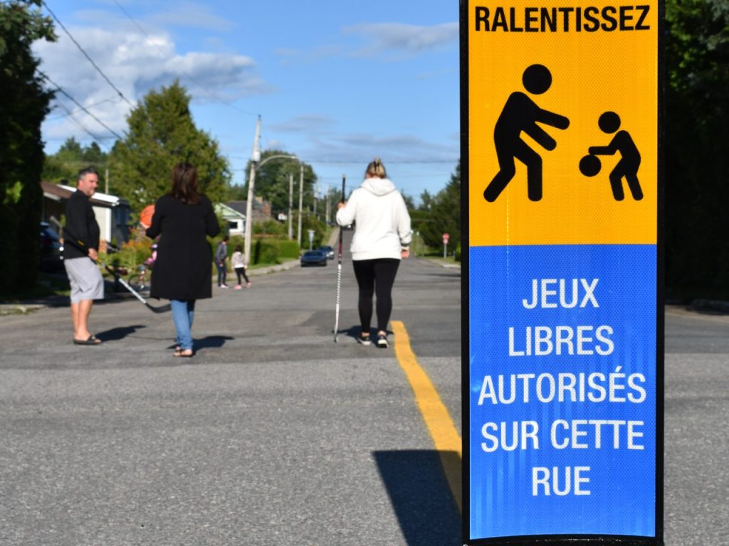 Les jeux libres sont permis dans certaines rues