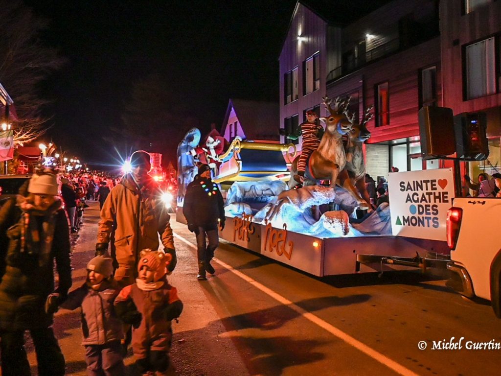 Un défilé de Noël placé sous le signe des festivités à Sainte-Agathe