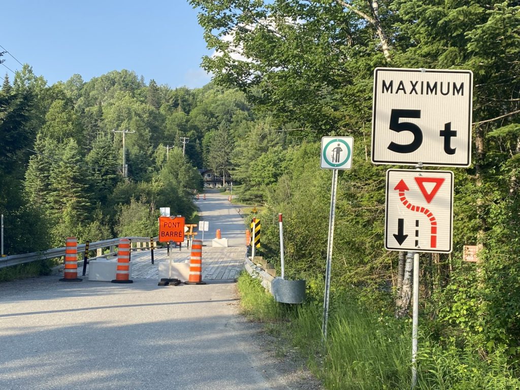 La fermeture du pont du chemin Château-Bleu se prolonge