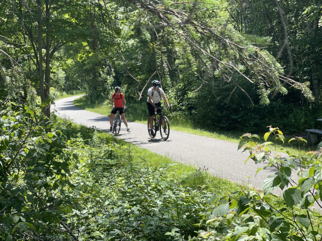 Faire du vélo dans la Rouge