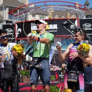 Les athlètes ont tout donné! On reconnaît ici le vainqueur pros hommes du Ironman 70.3 Mont-Tremblant 2022, Lionel Sanders. (Photo: Steven Lynch)